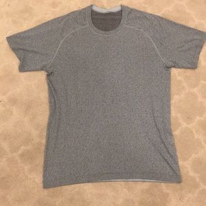 Men’s Large lululemon active shirt top